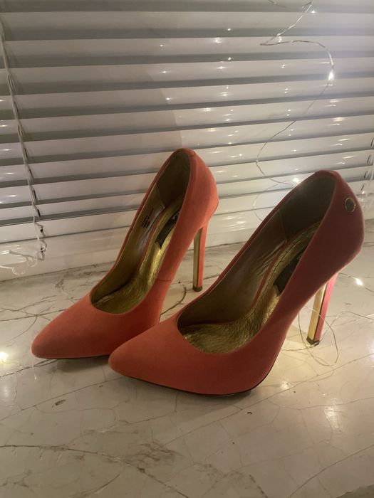 Жіночі туфлі на підборах