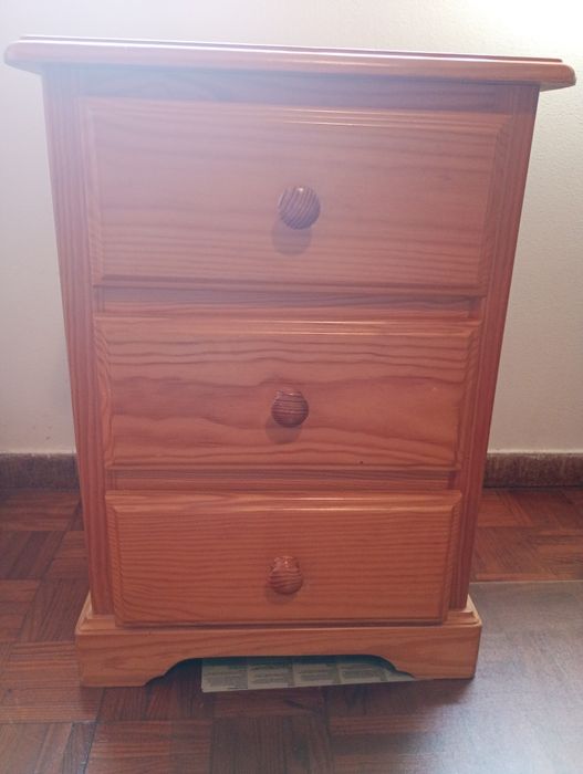 Cómoda + Mesa de Cabeceira