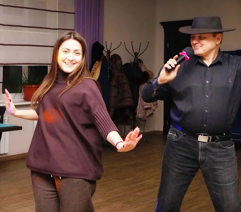 Ведущий, DJ, баянист, вокалист. фотограф все в одном лице