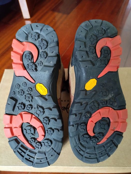 Botas Boreal - Caminhada Nevada, como novas, com 70% de desconto!!!