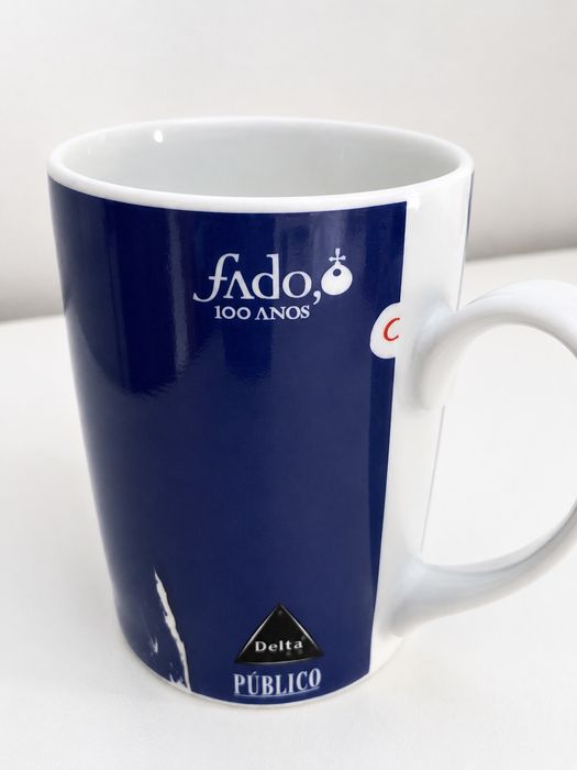 Caneca de coleção "Fado, 100 Anos" | Delta Cafés / PÚBLICO