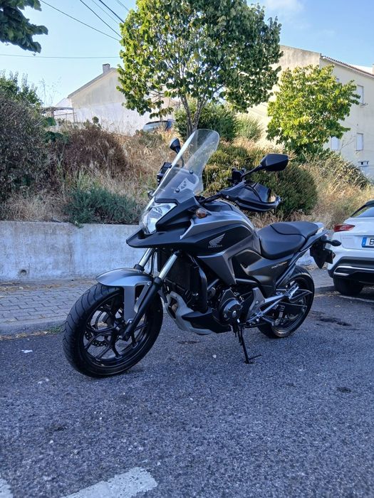 Honda NC750X de 2015 com 33 mil km, muito bom estado