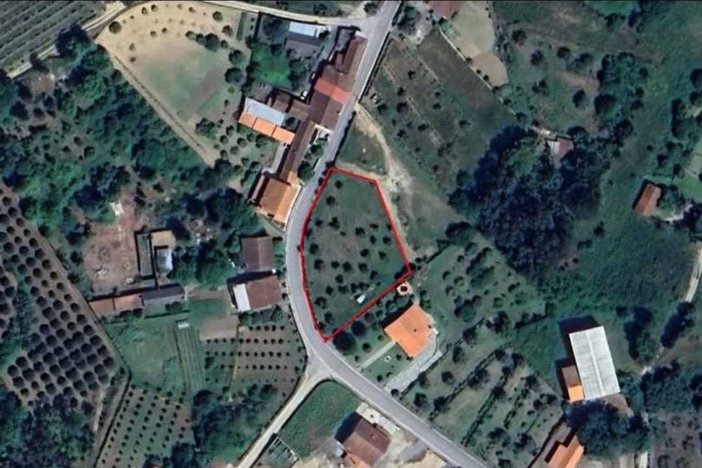 Terreno Urbano 1.400m² - Santa Comba Dão, Carregal, Tábua