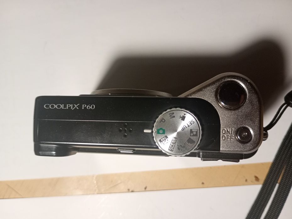 Цифровий фотоапарат Nikon coolpix P60