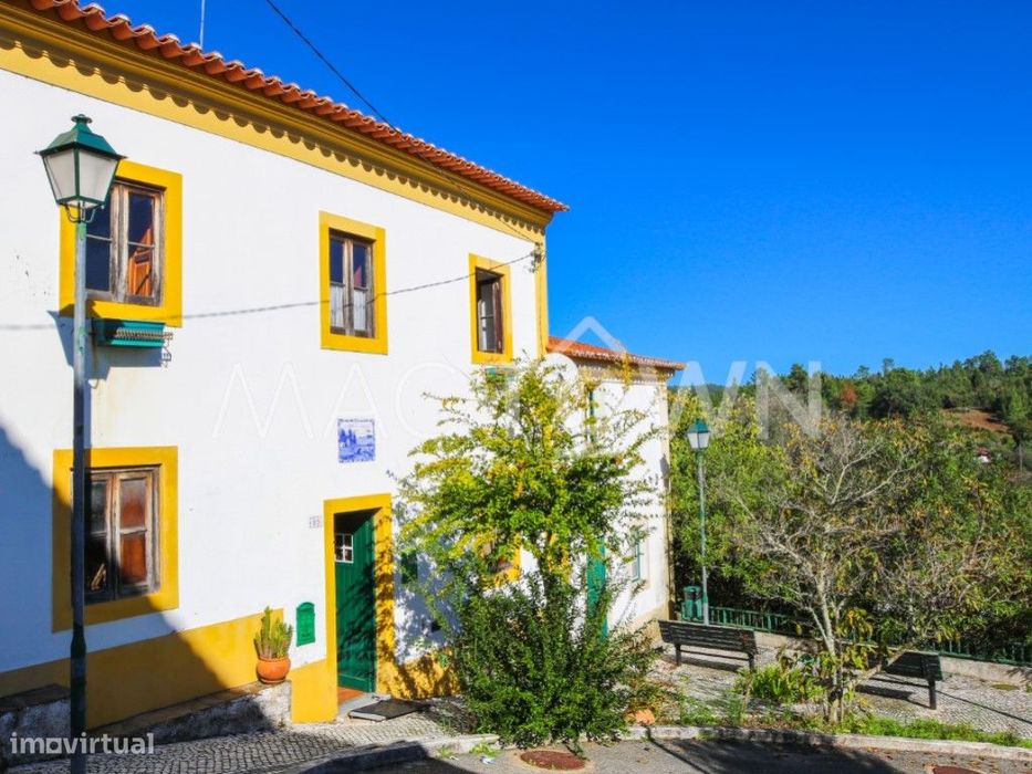 Viva no Centro Histórico numa Moradia Cheia de Caráter — Sardoal, Santarém