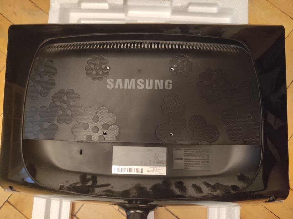 Монитор Samsung SyncMaster 2033