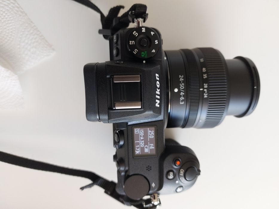 NIKON Z6 II com zoom Nikkor 24-50 mm f/4-6,3