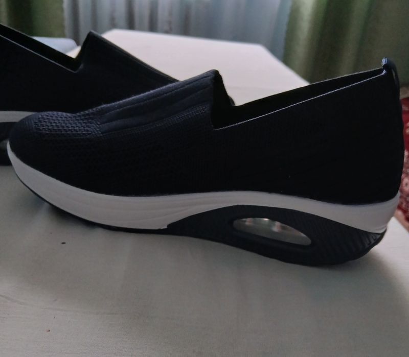 Продам нові мокасини 26 см по устілці нові ціна 400 грн.Гарної якості,