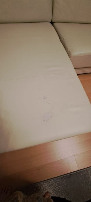 Sofa de canto/chaise longe de pele. Usado.