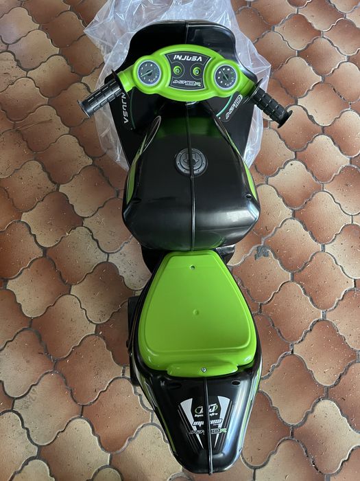 Mota crianças de 3 a 5 anos