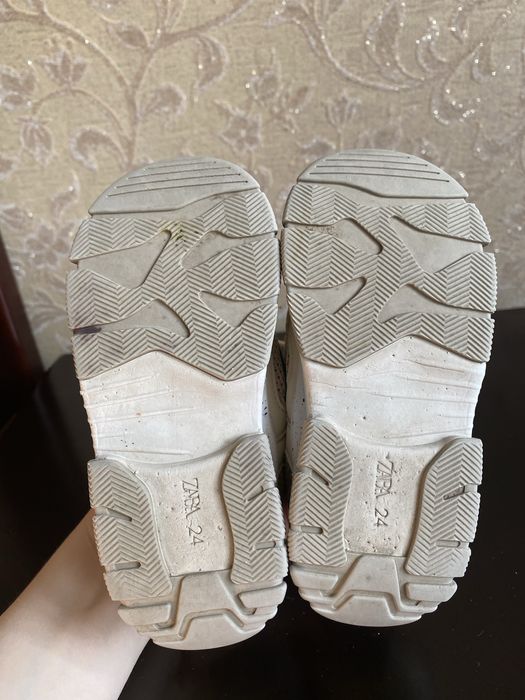 Кросівки як для хлопчика так і для дівчинки