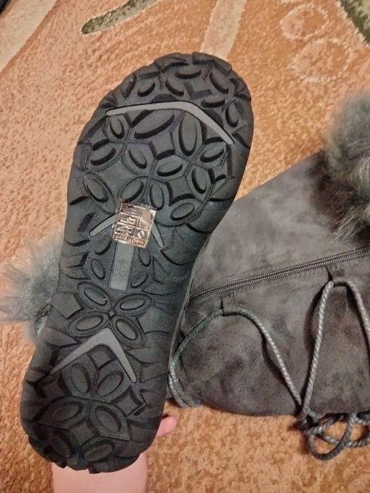 Жіноче зимове взуття