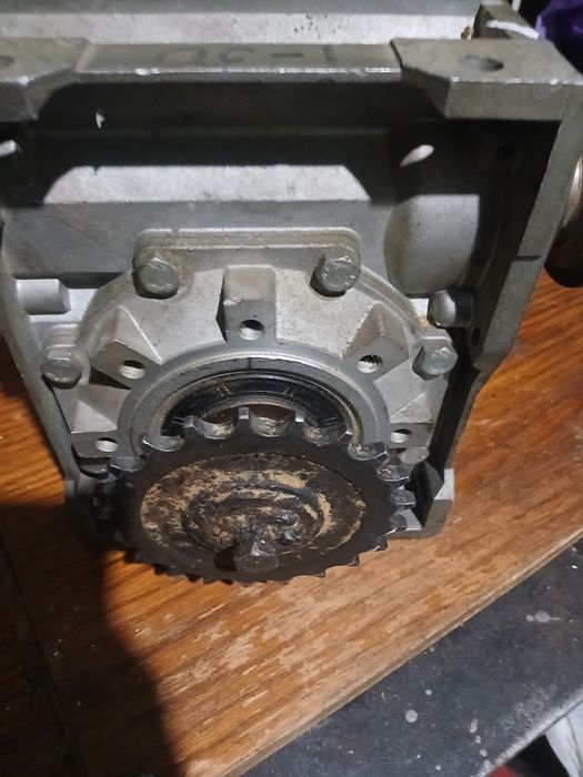 Продам редуктора у відмінному стані з ресурсного станка.