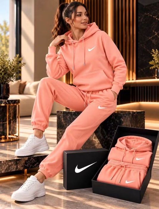 Komplet dresów damskich nike