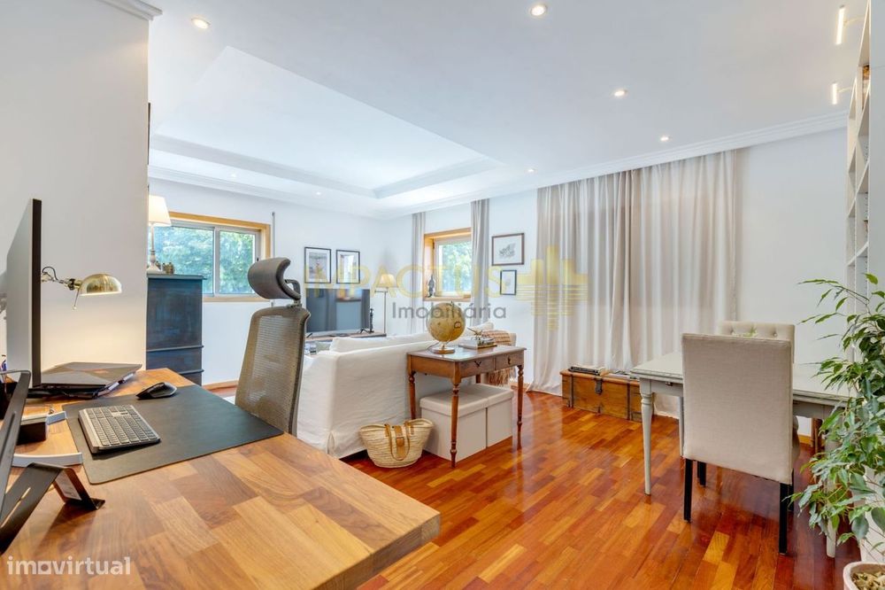 Apartamento T1+1 com box e arrumos