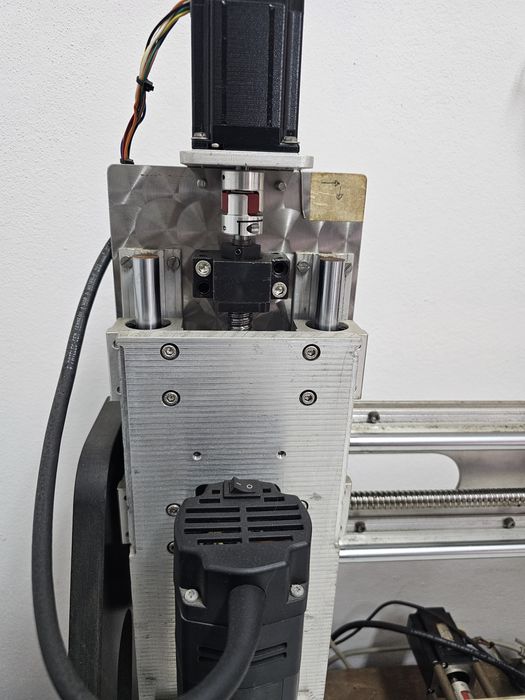 Máquina CNC para cortar / fresar