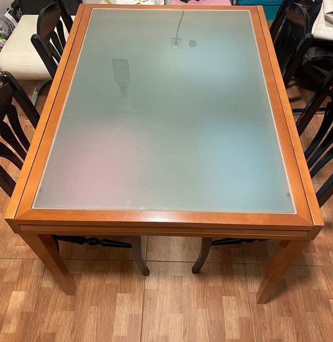 Mesa de madeira extensível com vidro temperado