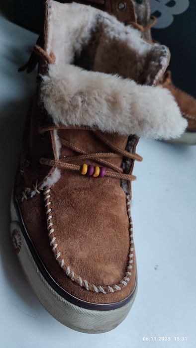 ботинки UGG Ariani с бахромой, бусинами и шнуровкой 39 р.