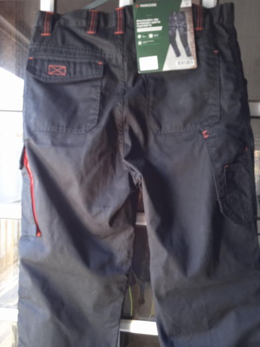 Vendo calças de trabalho, cor preta tamanho 44
