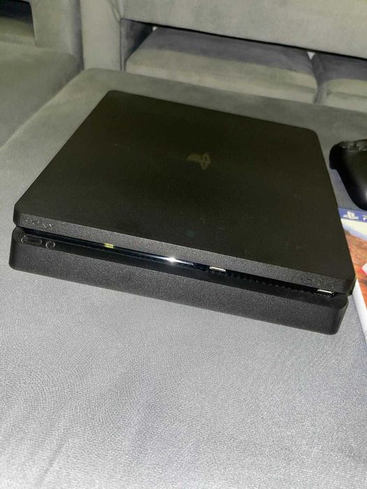 Vendo Ps4 com 2 comandos