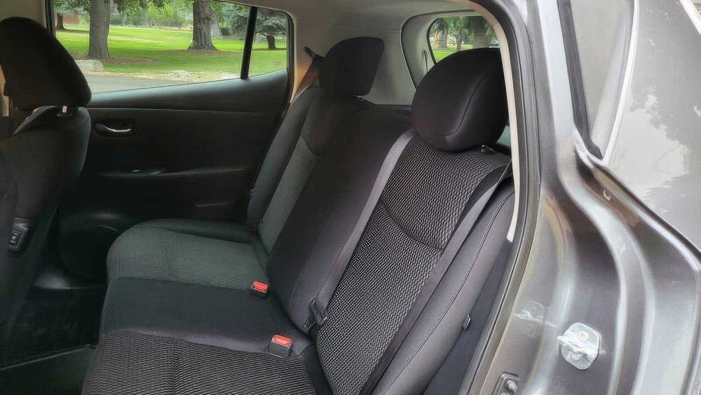 Nissan LEAF S      2015