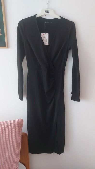 Sukienka Mohito czarna prążkowana