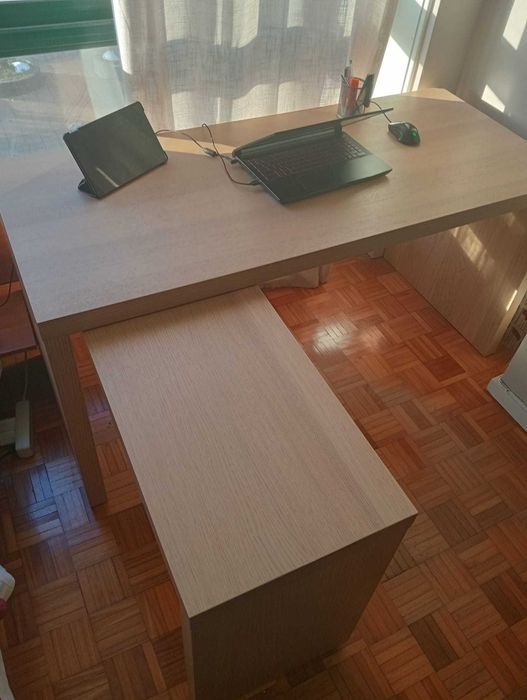 Secretária MALM extensível Praticamente Nova