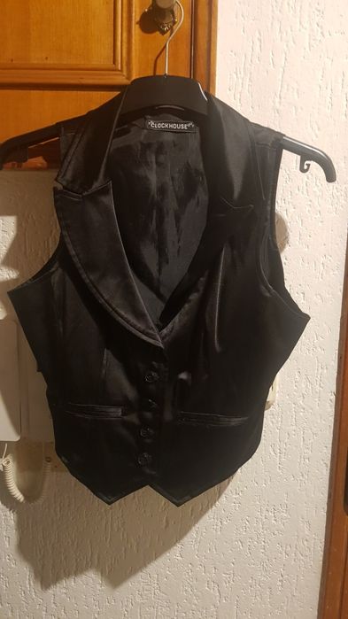 Roupa preta 2 coletes e 2 camiseiros