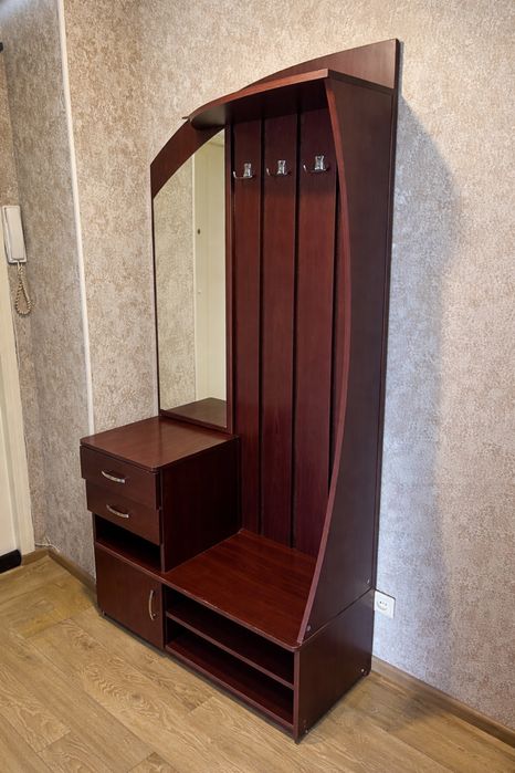 Продам шкаф-прихожую с зеркалом