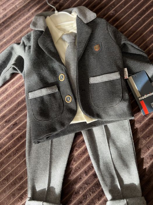 Костюм нарядний для хлопчика новий