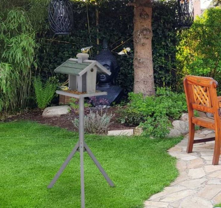 Relaxdays Piękny Karmnik dla ptaków z podstawką z Drewna Jodłowego