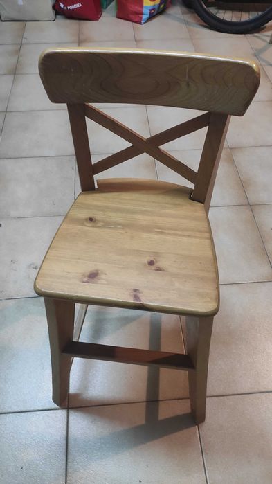Cadeira em madeira maciça para criança