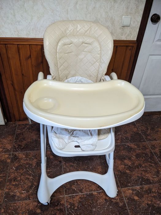 Дитячий стіл для годування  Сarello Caramel після однієї дитини