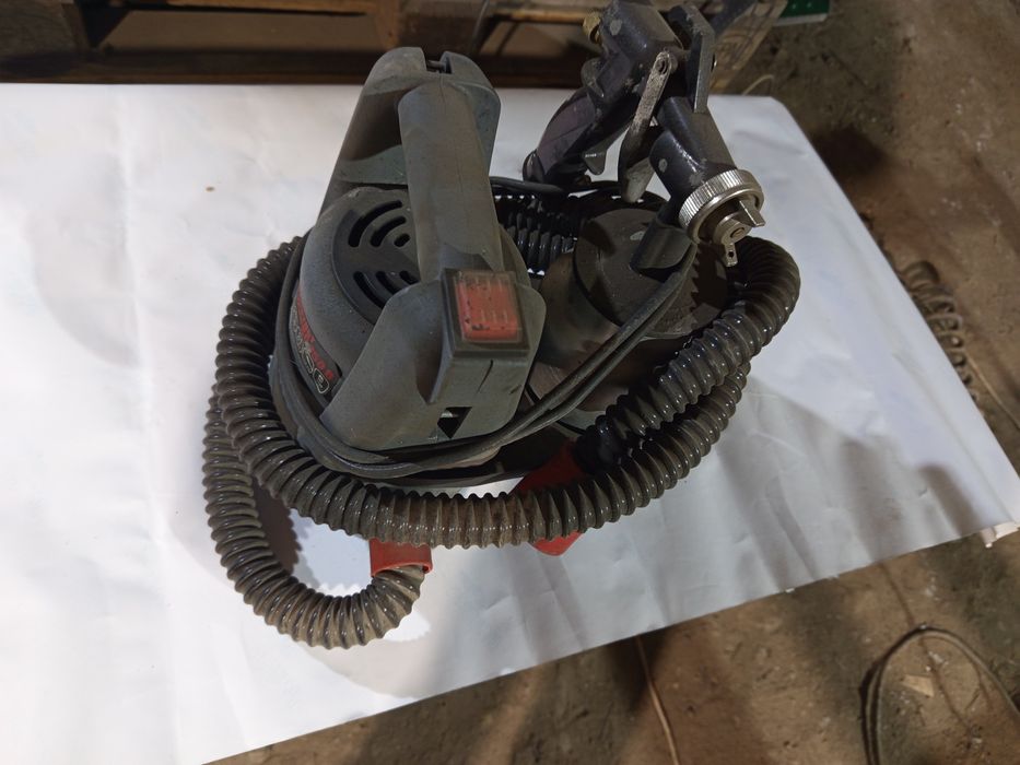 Краскопульт електричний, є ще 2 краскопульта пневматичних