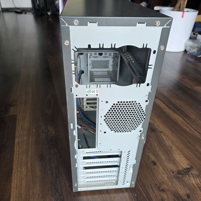 Klasyczna obudowa komputerowa Retro PC ATX / Micro-ATX (era Windows XP)