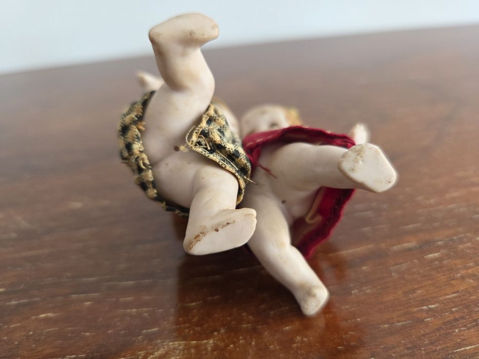 Escultura antiga em biscuit