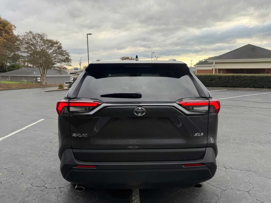 Toyota RAV4      2023