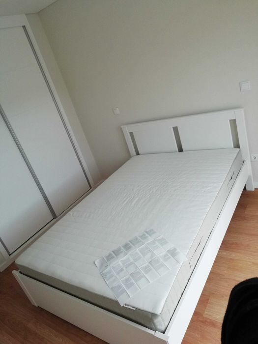 Cama 140x200 e estrado