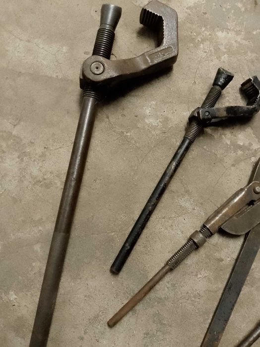 Klucze hydrauliczne hakowe 4 sztuki.