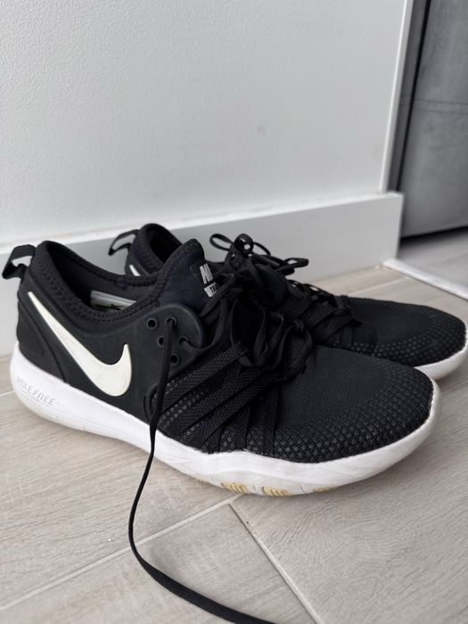 Кросівки Nike .