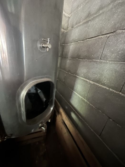 Vendo deposito de vinho