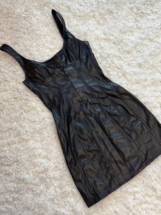 Шкіряна сукня bershka
