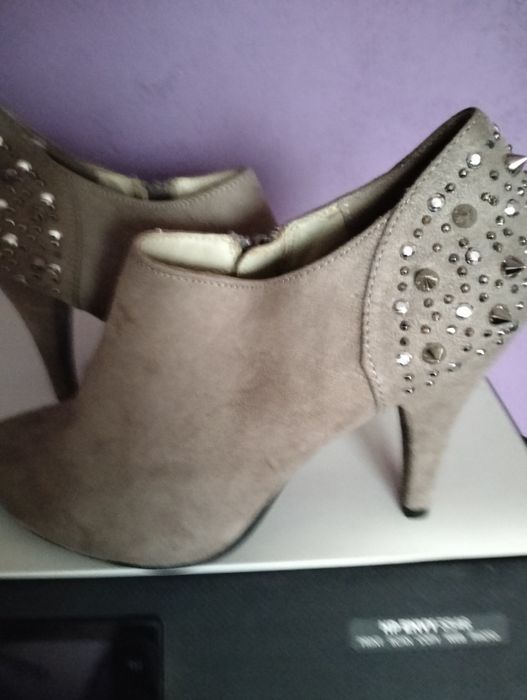 Nowe buty 38, modne