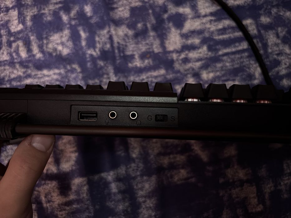 G.Skill Ripjaws KM780 Teclado Mecânico Gaming Cherry MX Red