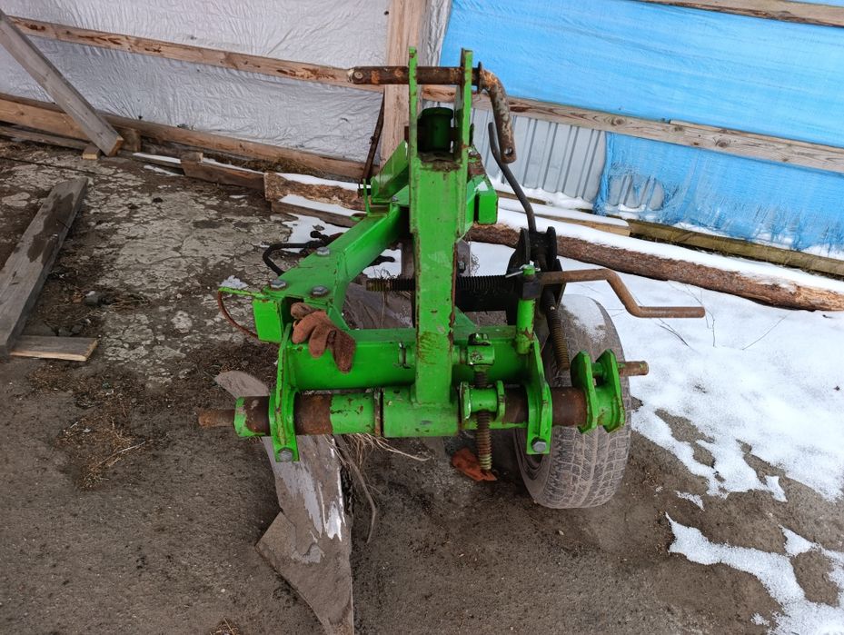 Продам плуг Бомет 3.30