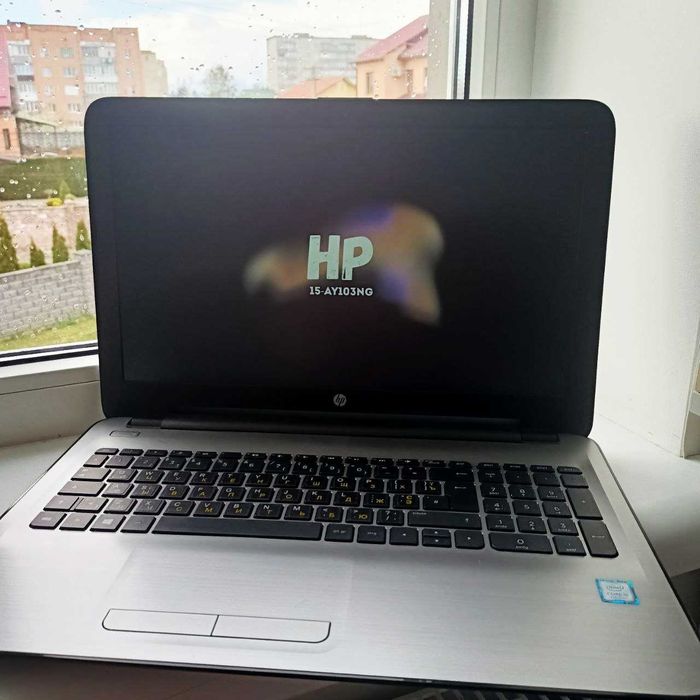 Ноутбук HP 15-ay103ng / i5 / 12GB RAM / SSD / нова батарея!!