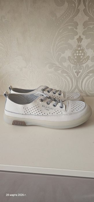Продам новые кожаные макосины, кеды