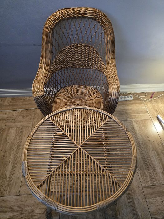 Zestaw mebli  wiklinowych 2 foteli i stolik kawowy
