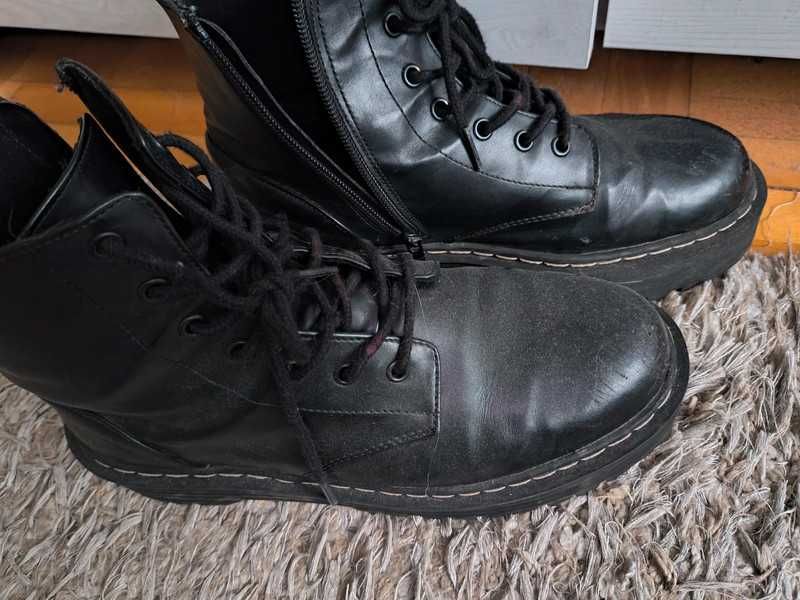 Czarne skórzane buty pull and Bear glany rozmiar 40