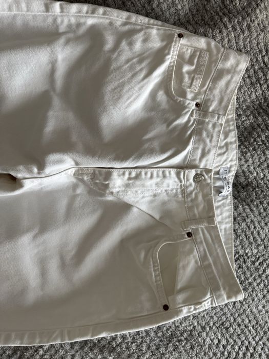 Білі джинси its basic